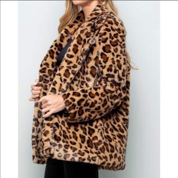 Best seller! NWT. Faux fur leopard coat - Picture 7 of 9